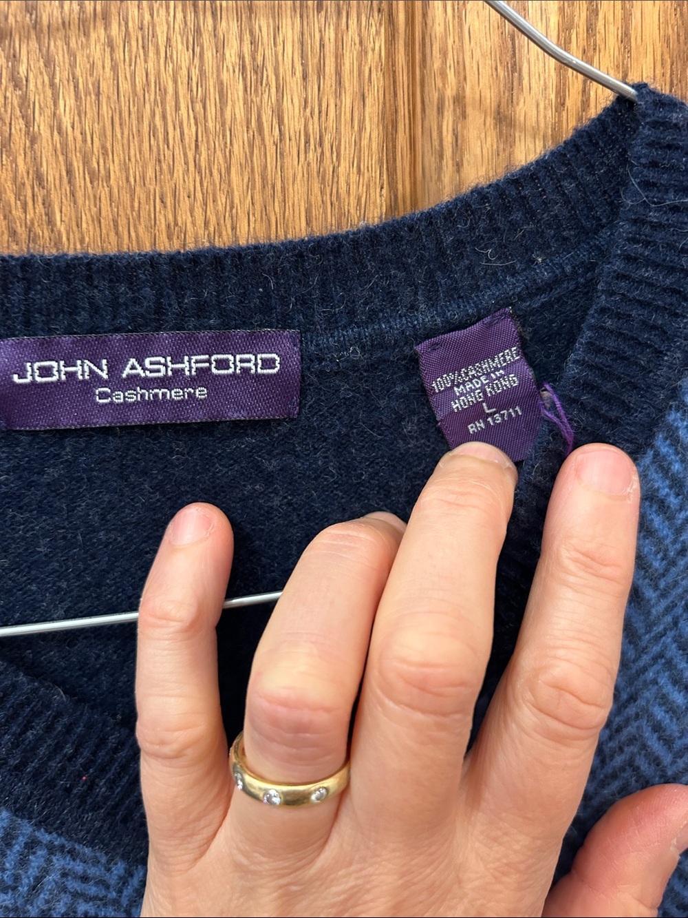 John Ashford Two-Tone Blue V-Neck cashmere Sweater image 3